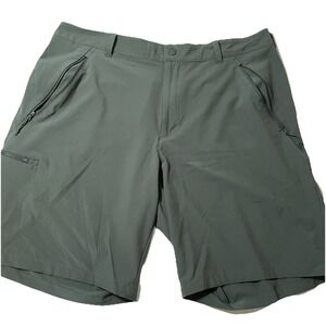 Columbia Men's Lightweight Packable Cargo Shorts Size 40 / 50 Green Zip Pockets